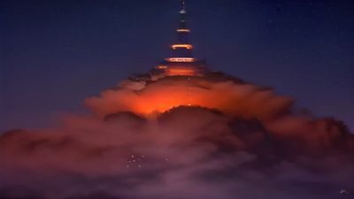 快看视频2026年热播都市悬疑剧截图，主角在夜晚城市背景下紧张对峙，画面冷色调张力十足